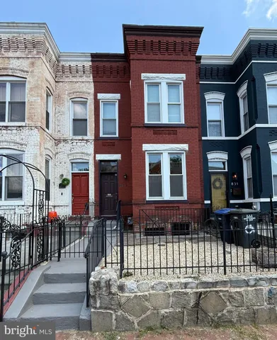 $3,700 | 833 11th Street Northeast, Washington, DC 20002