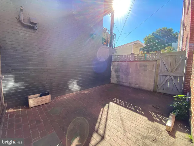 $3,700 | 833 11th Street Northeast, Washington, DC 20002