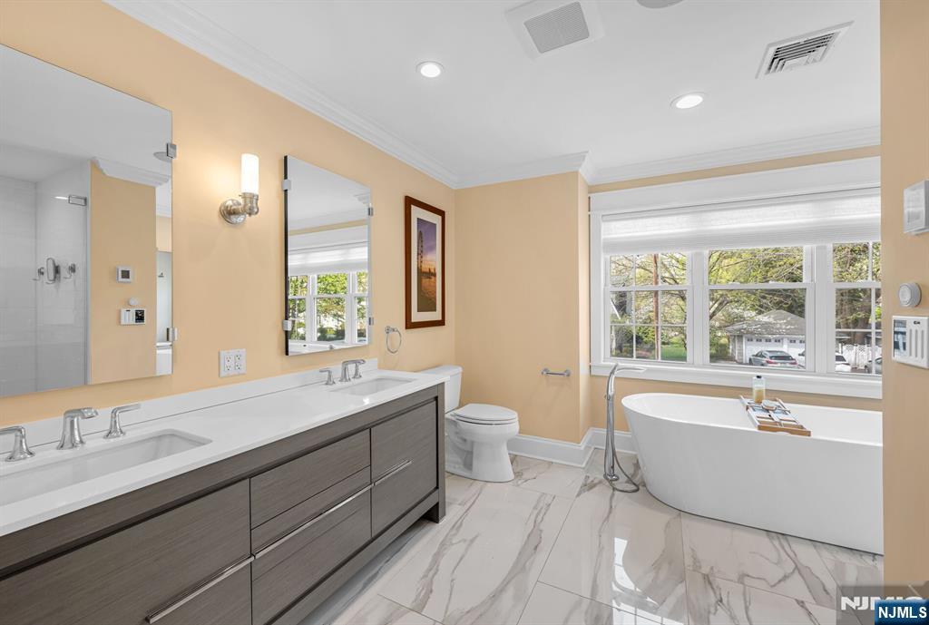 159 Hampton Place Ridgewood, NJ 07450 - Photo 33 of 50