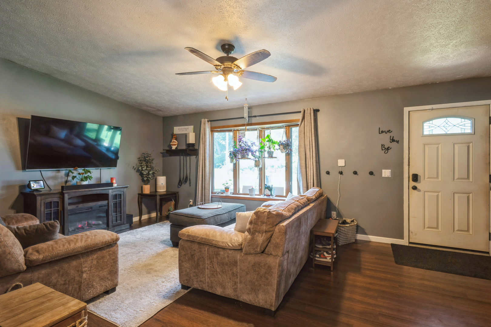 5444 10th Avenue Moline, IL 61265 - Photo 3 of 20 a living room with furniture and a flat screen tv