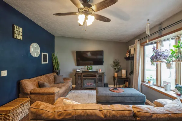 $205,000 | 5444 10th Avenue, Moline, IL 61265