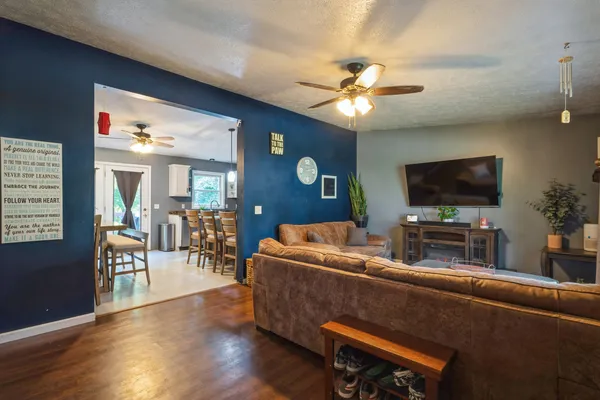 $205,000 | 5444 10th Avenue, Moline, IL 61265