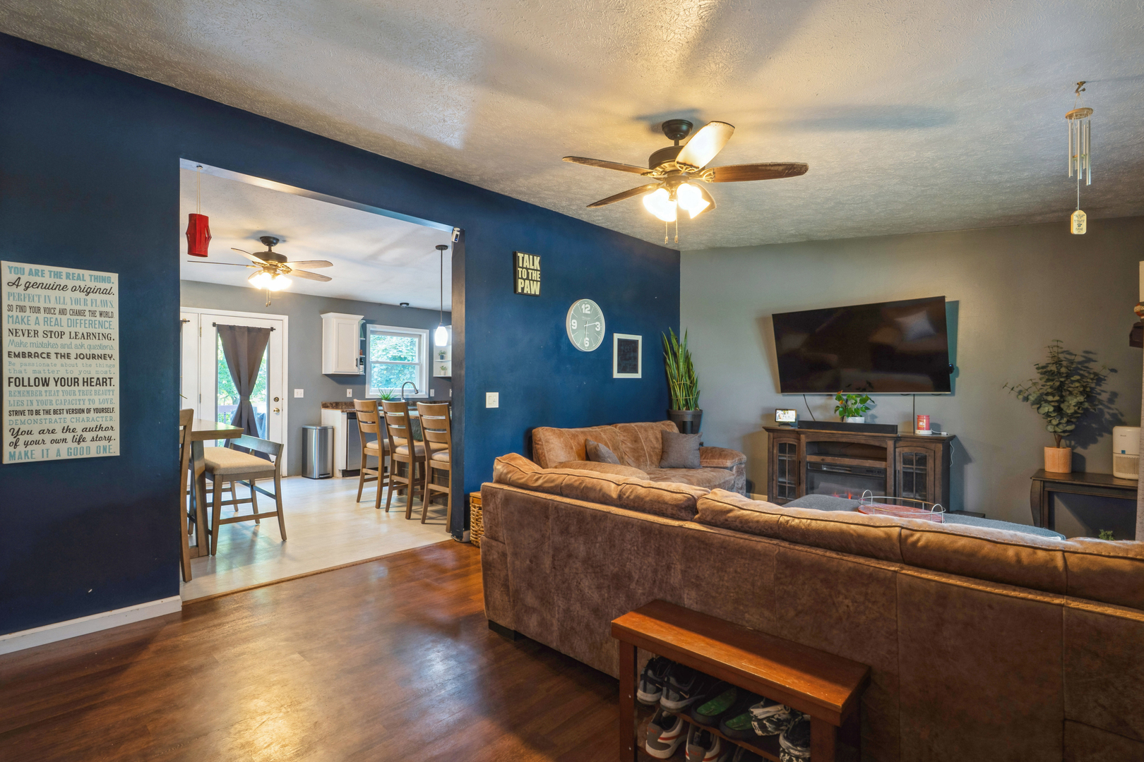 5444 10th Avenue Moline, IL 61265 - Photo 5 of 20 a living room with furniture and a flat screen tv