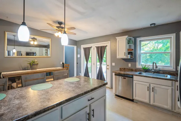 $205,000 | 5444 10th Avenue, Moline, IL 61265