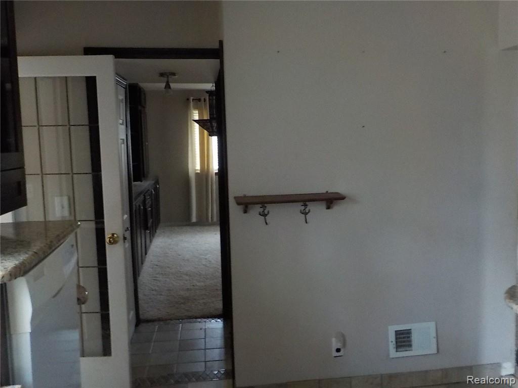 266 Nawakwa Road Rochester Hills, MI 48307 - Photo 14 of 29