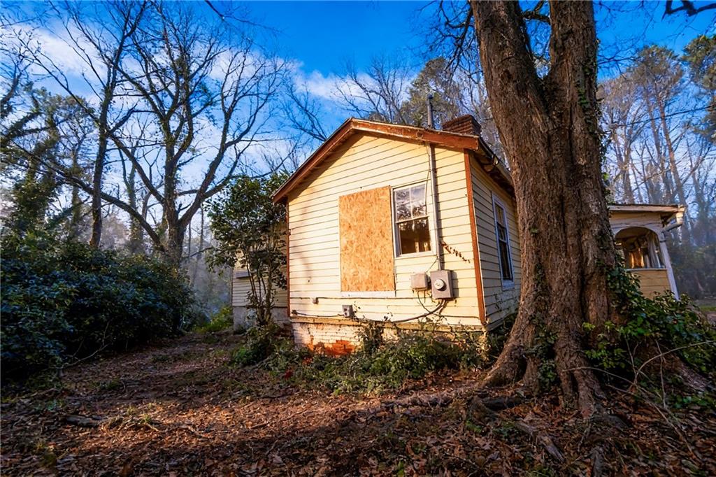 731 Bolton Road Northwest Atlanta, GA 30331 - Photo 5 of 20 a view of a house with a yard