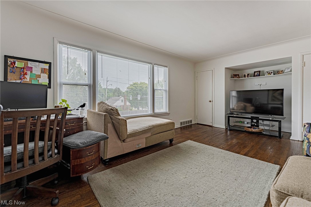 14286 Cedar Road Cleveland, OH 44121 - Photo 6 of 31