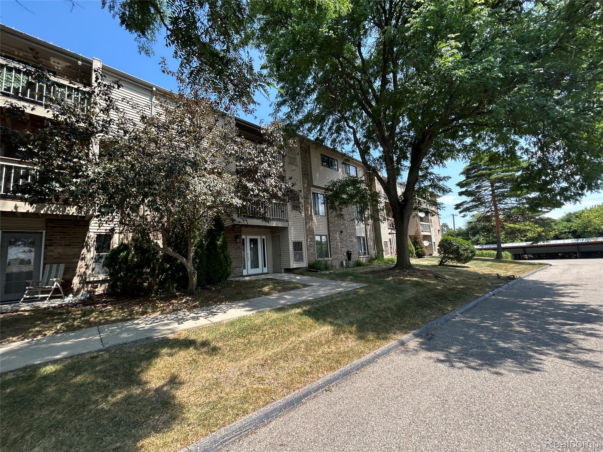 30445 West 14 Mile Road, Unit 69 Farmington, MI 48334 - Photo 43 of 45 IMG_7392.JPG