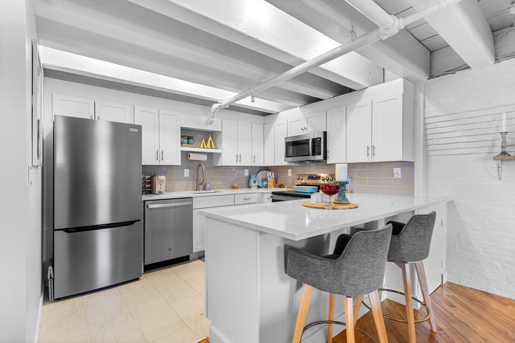 33 Commercial Wharf, Unit 32 Boston, MA 02110 - Photo 11 of 26