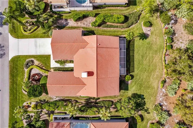 view of building with garden