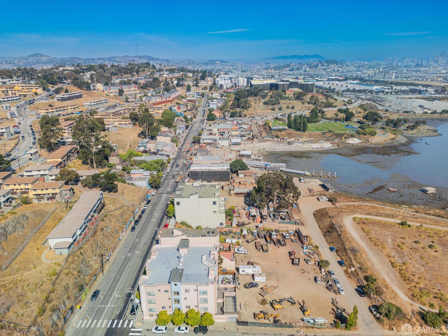 818 Innes Avenue San Francisco, CA 94124 - Photo 35 of 49 a view of city and ocean