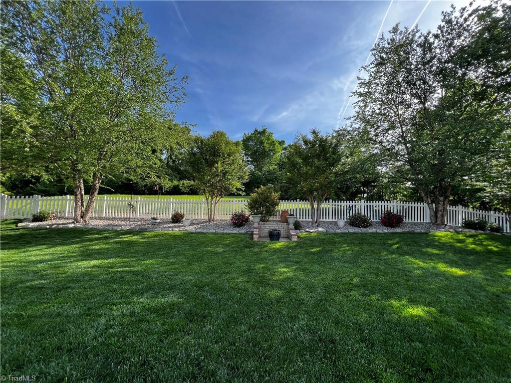 3477 Lilliefield Lane High Point, NC 27265 - Photo 9 of 41 *Real Summer Time Photo