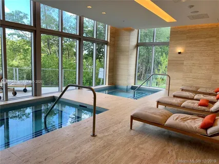 $5,700 | 16385 Biscayne Boulevard, Unit 621, North Miami Beach, FL 33160