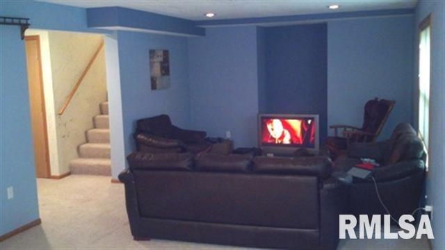 5960 Oakbrook Road Davenport, IA 52806 - Photo 3 of 4 Gallery Image 3