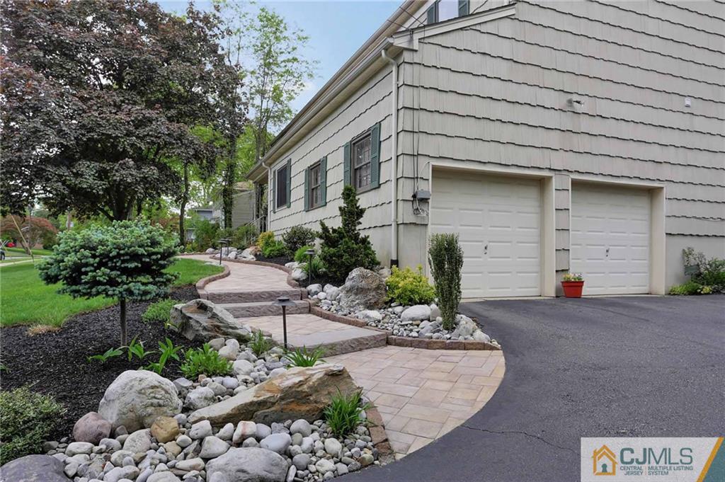 9 Sandra Road East Brunswick, NJ 08816 - Photo 3 of 25 Gallery Image 3