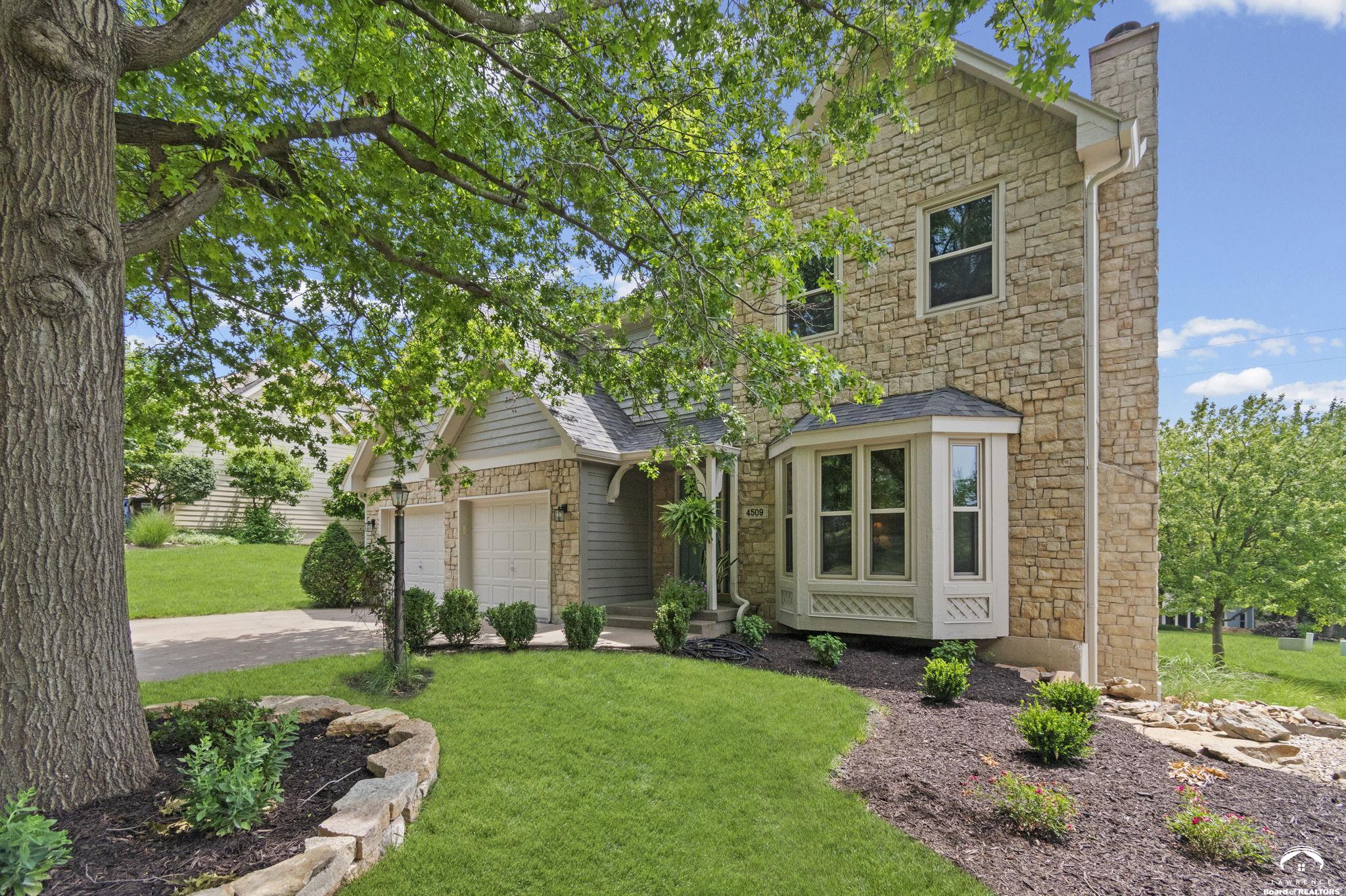 4509 Cedar Ridge Court Lawrence, KS 66049 - Photo 4 of 40