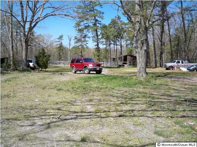 92 Toms River Road Jackson, NJ 08527 - Photo 4 of 8 a view of a yard with cars