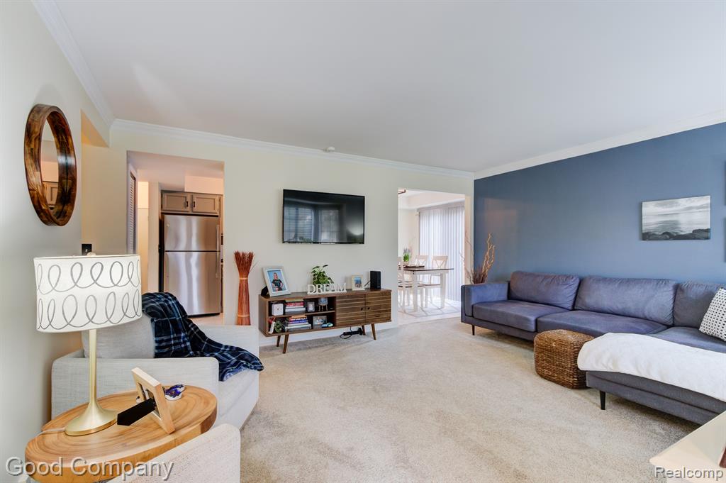 228 Meadow Ln Circle Rochester Hills, MI 48307 - Photo 5 of 32