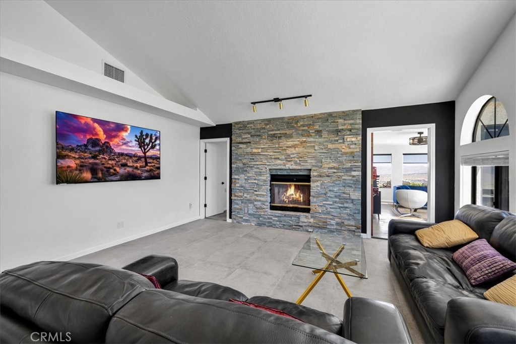 6177 Mandarin Road Yucca Valley, CA 92284 - Photo 7 of 58