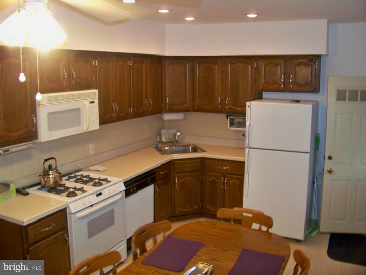 2215 Rhawn Street Philadelphia, PA 19152 - Photo 7 of 24 Kitchen