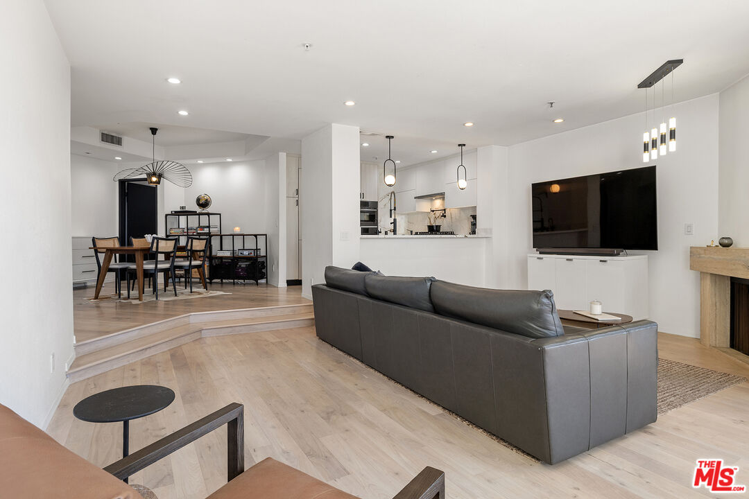 245 Main Street, Unit 210 Venice, CA 90291 - Photo 11 of 25