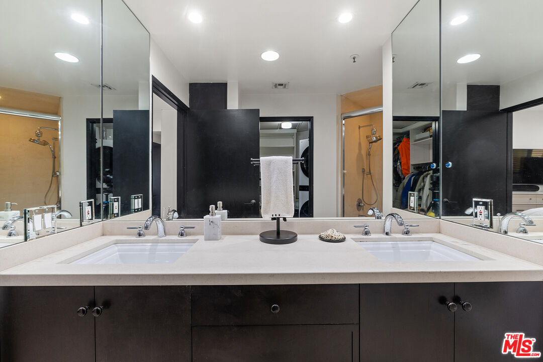 245 Main Street, Unit 210 Venice, CA 90291 - Photo 15 of 25