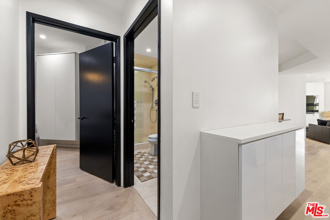 245 Main Street, Unit 210 Venice, CA 90291 - Photo 17 of 25