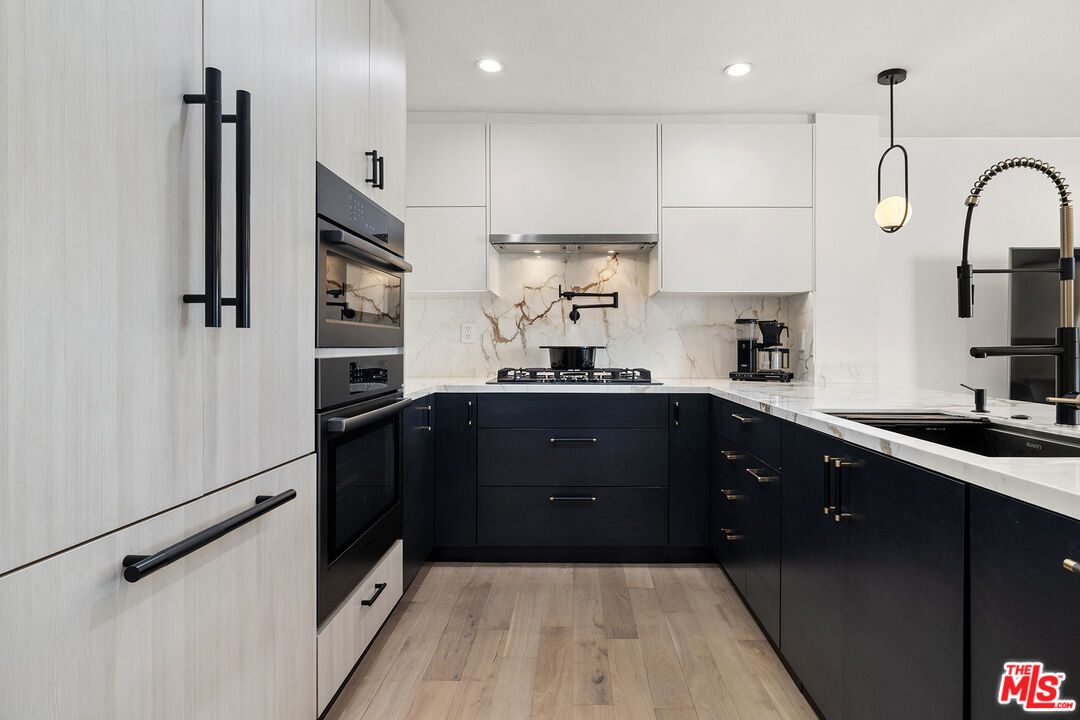 245 Main Street, Unit 210 Venice, CA 90291 - Photo 2 of 25