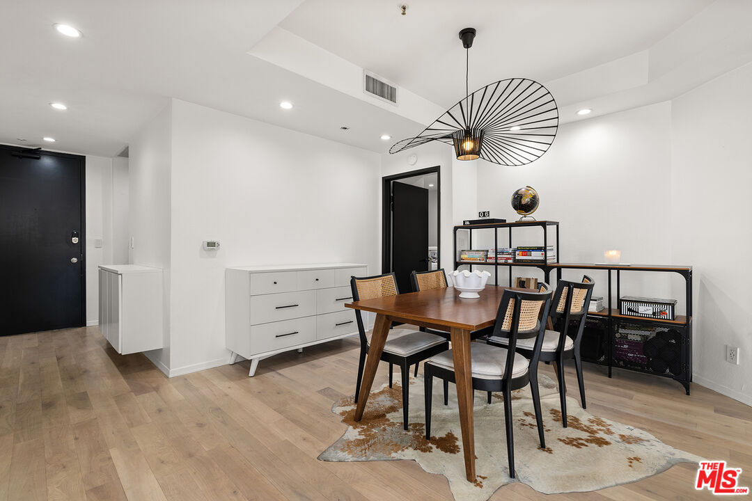 245 Main Street, Unit 210 Venice, CA 90291 - Photo 4 of 25