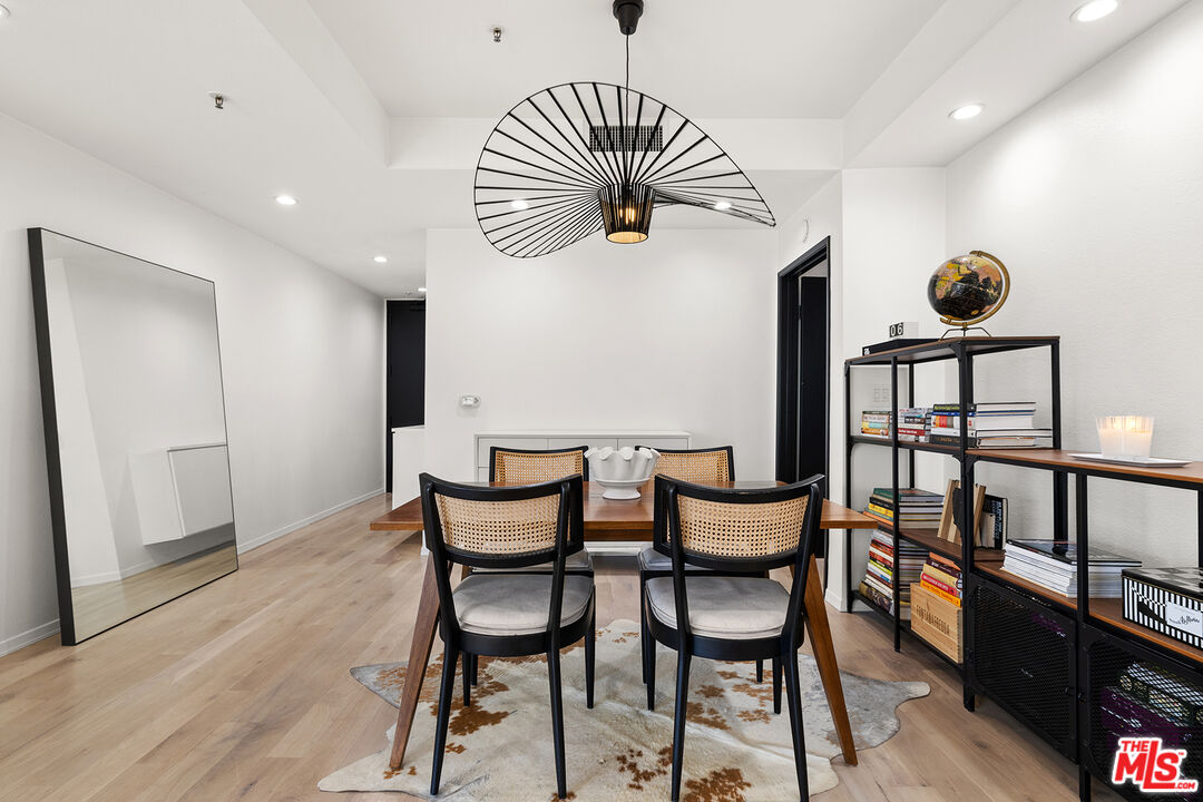 245 Main Street, Unit 210 Venice, CA 90291 - Photo 5 of 25