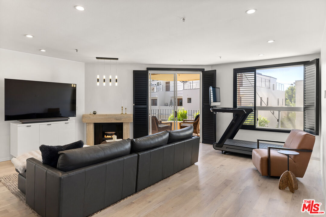 245 Main Street, Unit 210 Venice, CA 90291 - Photo 7 of 25