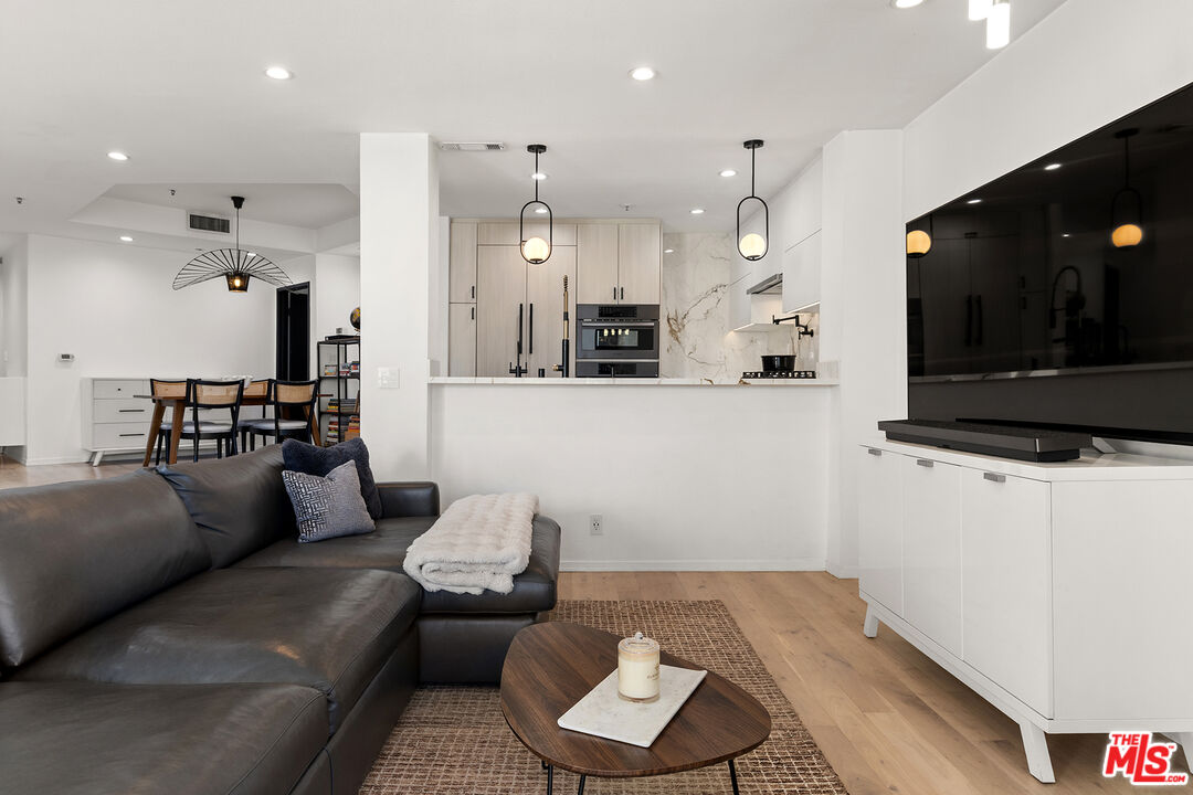 245 Main Street, Unit 210 Venice, CA 90291 - Photo 8 of 25