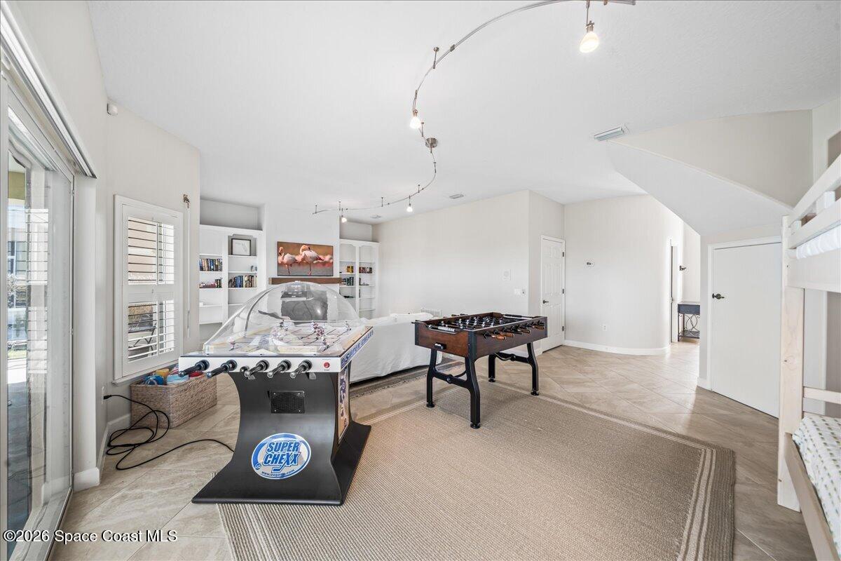 7585 South Hwy A1A Melbourne Beach, FL 32951 - Photo 23 of 45 a living room with furniture and a table