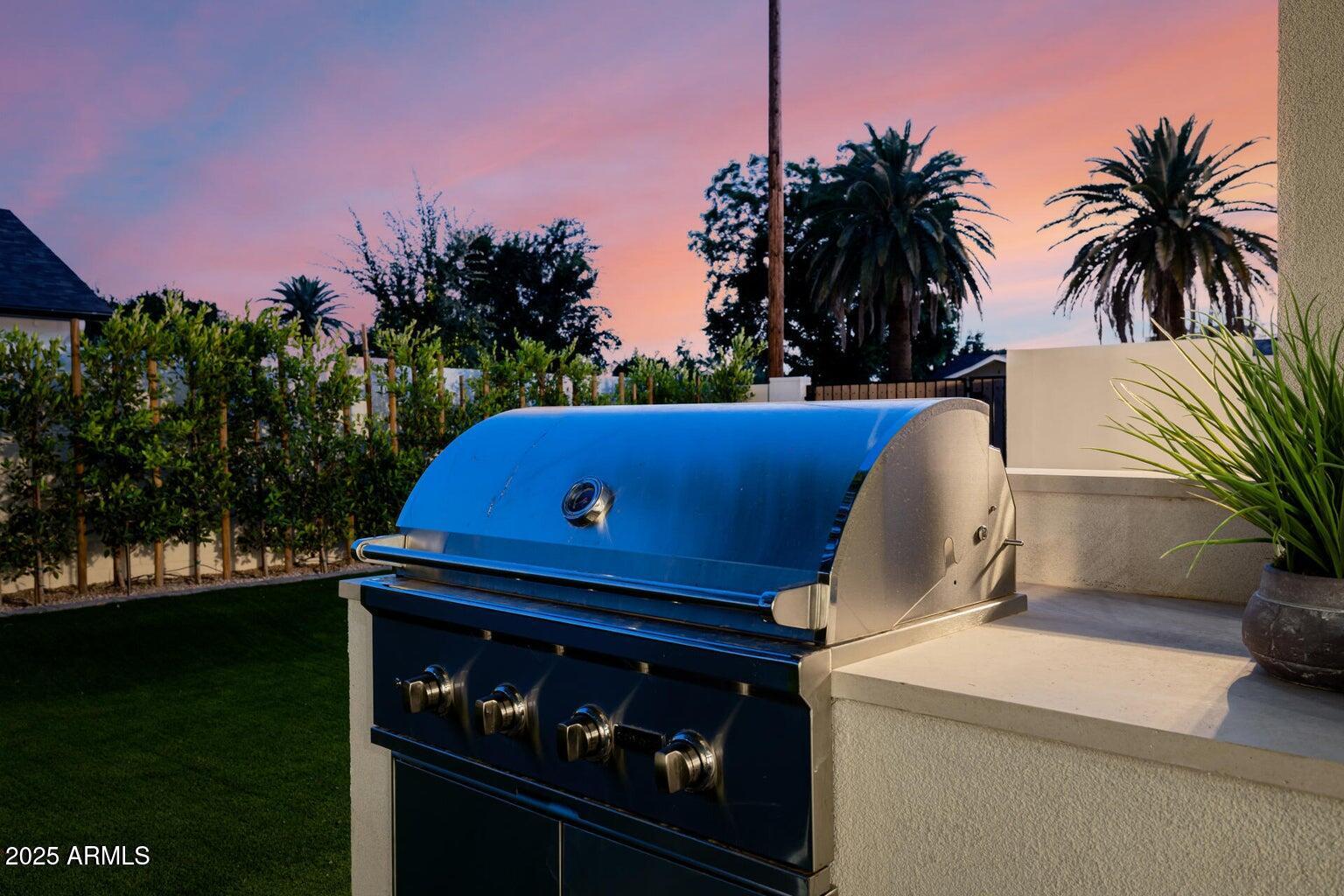 3301 East Elm Street Phoenix, AZ 85018 - Photo 33 of 36 a view of outdoor space with garden view