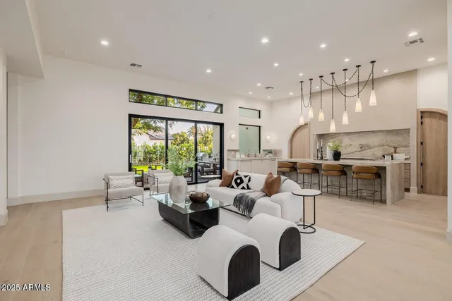 $11,145 | 3301 East Elm Street, Phoenix, AZ 85018