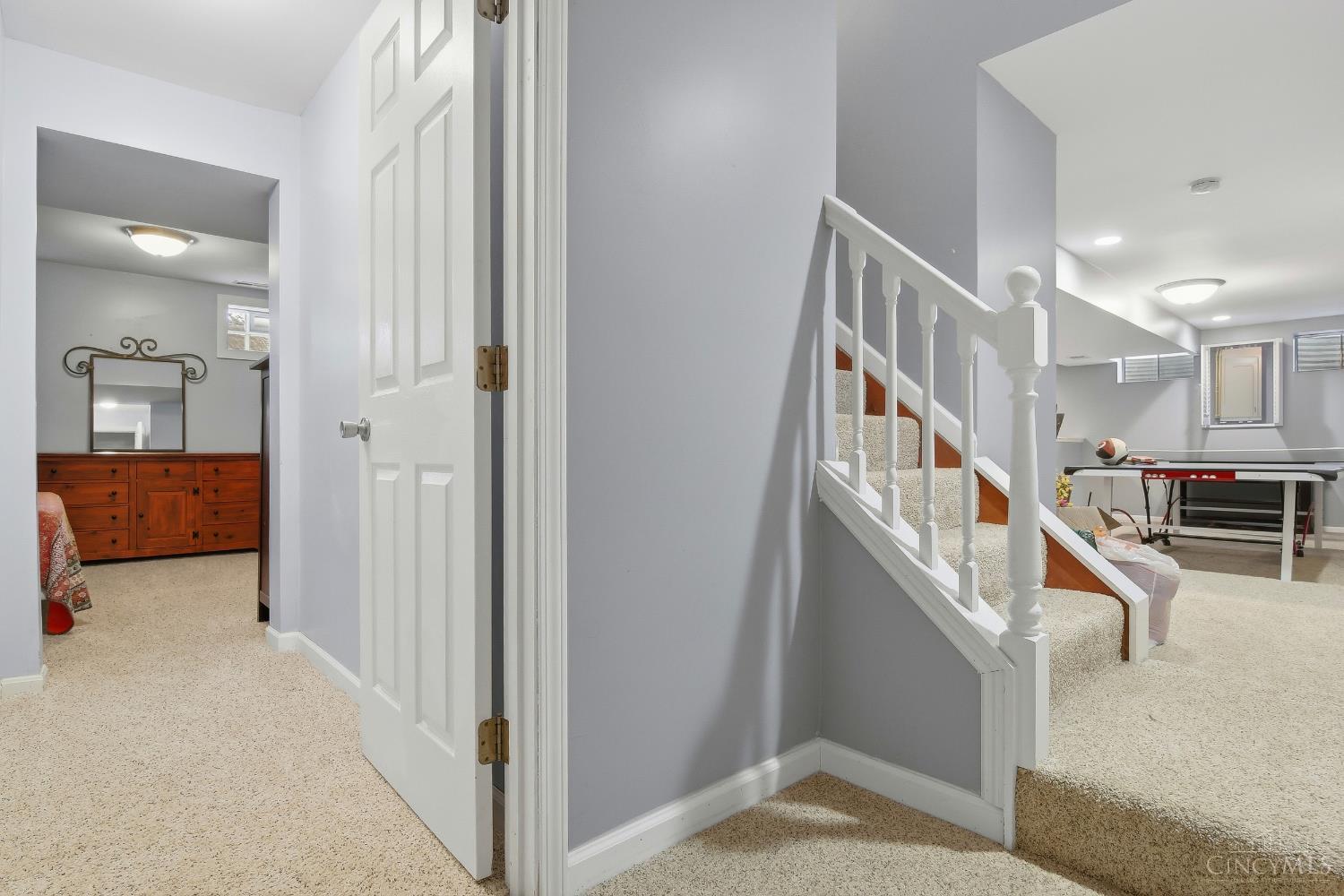 4374 Boomer Road Cincinnati, OH 45247 - Photo 18 of 49