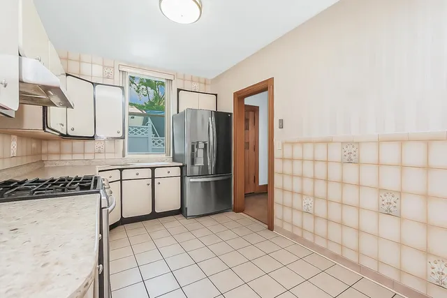 a view of a park with a bench and table