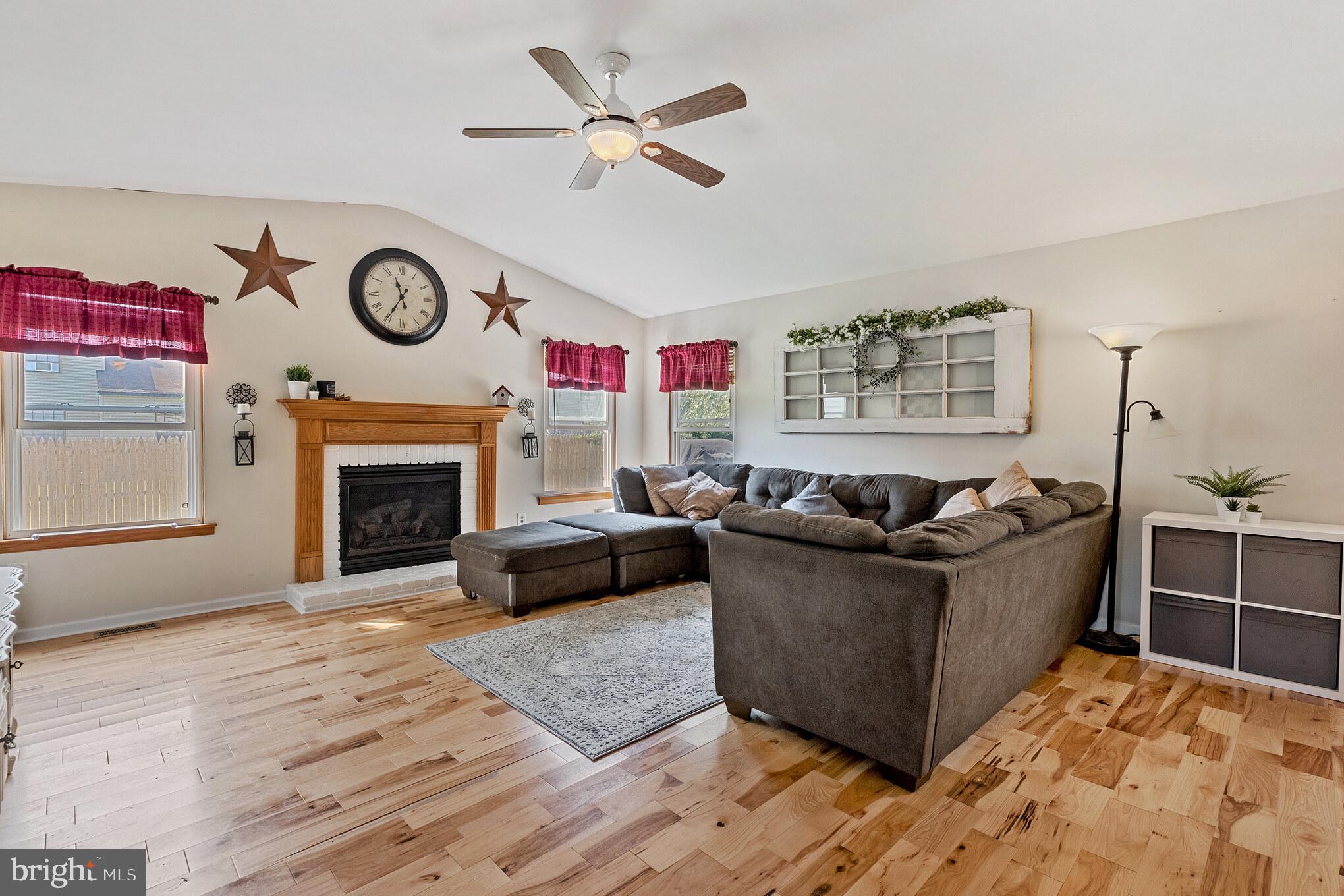 20 Hawthorne Road Sicklerville, NJ 08081 - Photo 4 of 28 Gallery Image 4