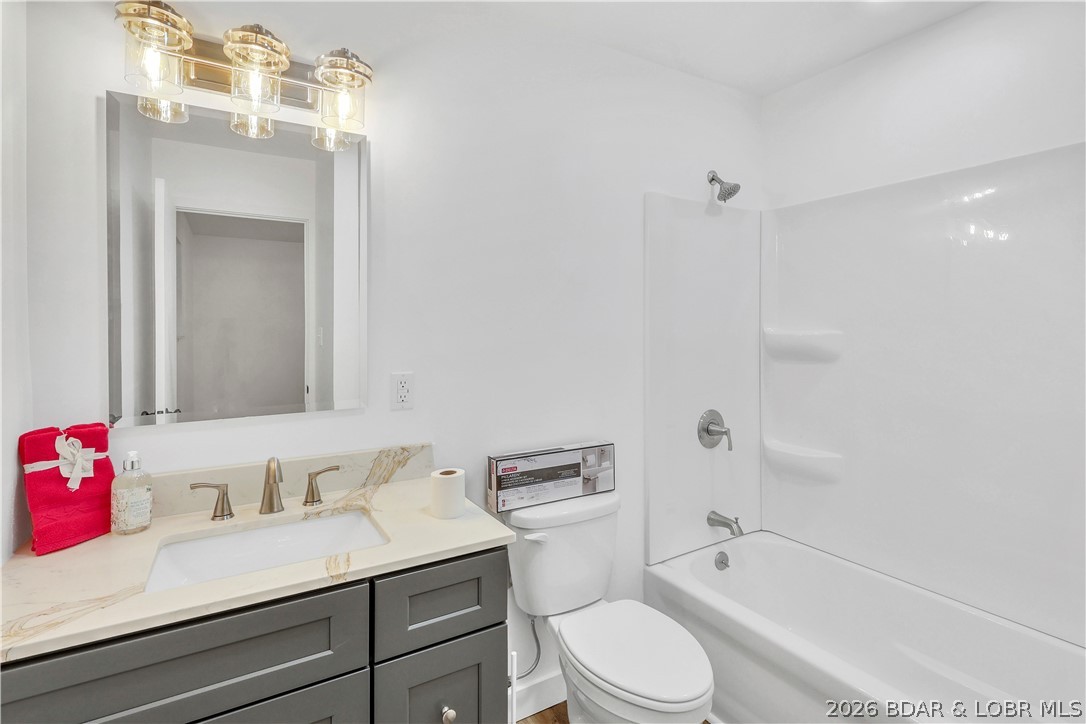 107 Lynn Avenue Eldon, MO 65026 - Photo 32 of 55 En suite private retreat