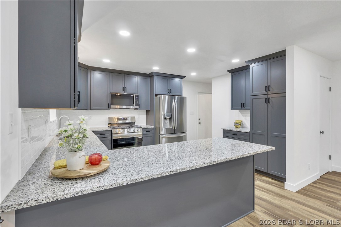 107 Lynn Avenue Eldon, MO 65026 - Photo 9 of 55 Fresh gleaming granite countertops