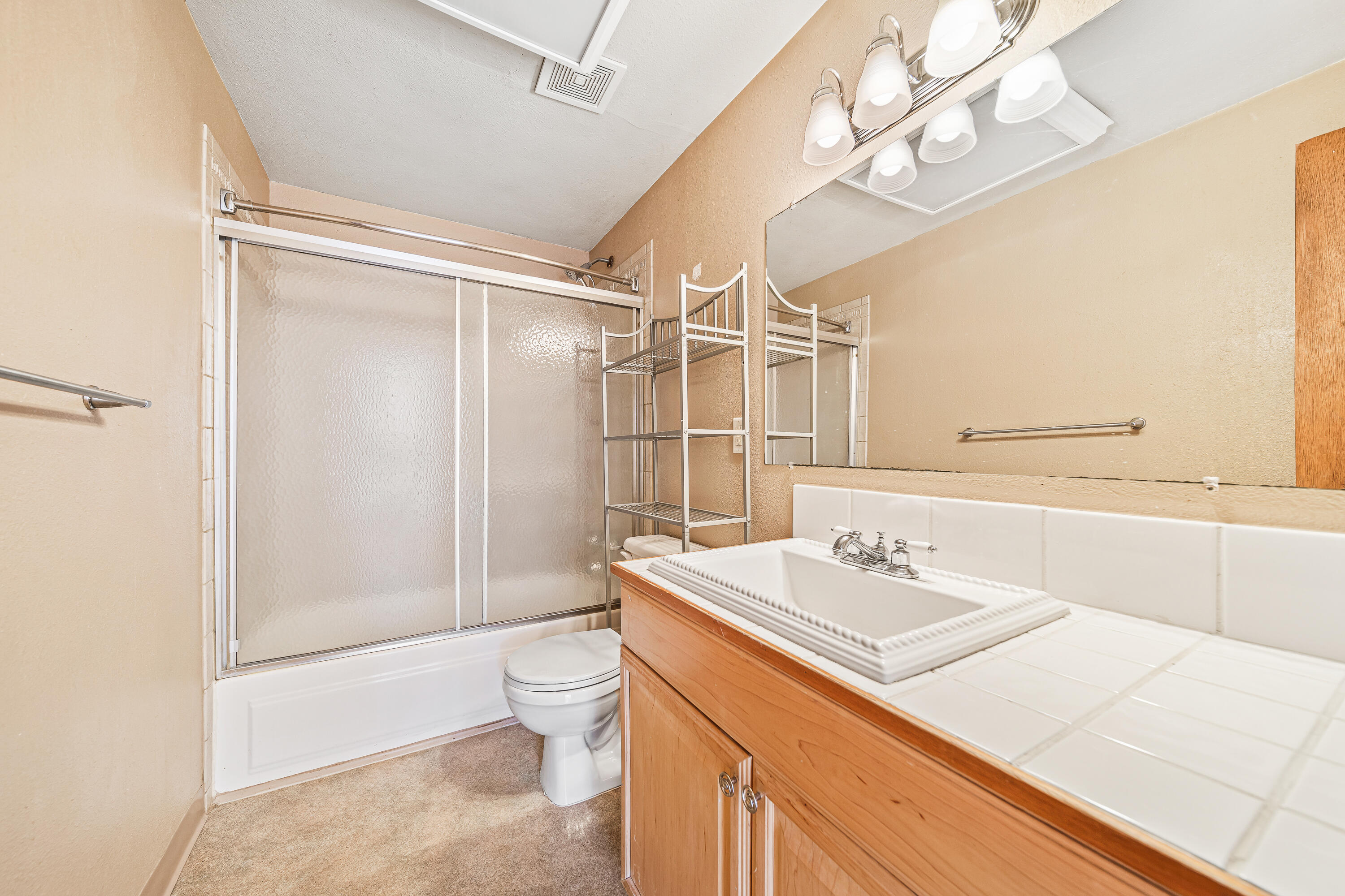 2184 Crestbrook Road Medford, OR 97504 - Photo 3 of 25 9R9A1583