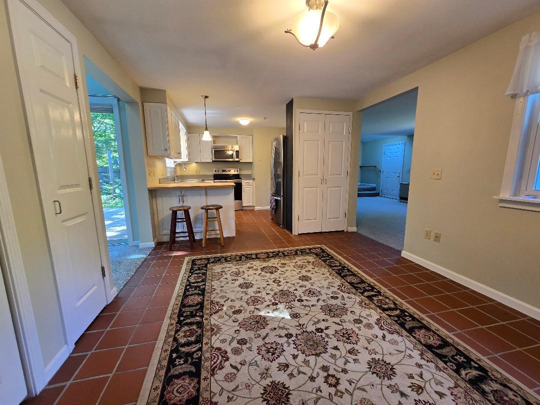40 Willow Grove Road Brunswick, ME 04011 - Photo 3 of 21 Kitchen/dining