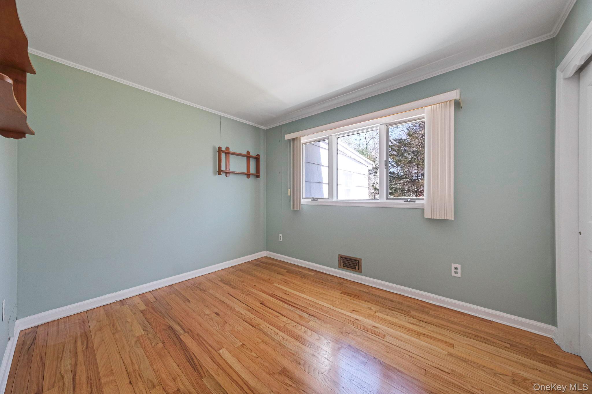 223 Connetquot Road Bayport, NY 11705 - Photo 17 of 28