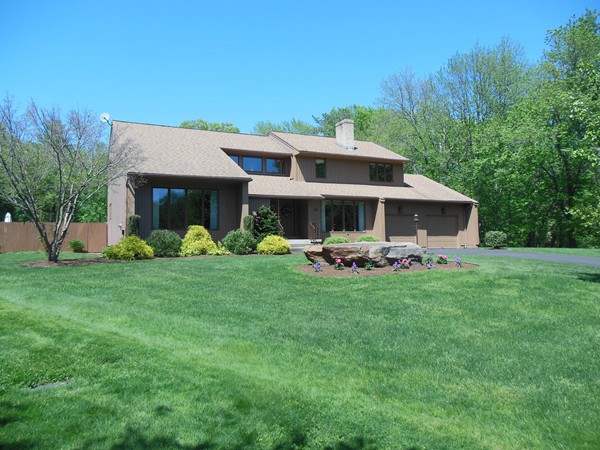 90 Allison Lane West Springfield, MA 01089 - Photo 2 of 30