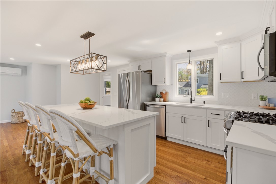349 Sowams Road Barrington, RI 02806 - Photo 4 of 27 Gallery Image 4