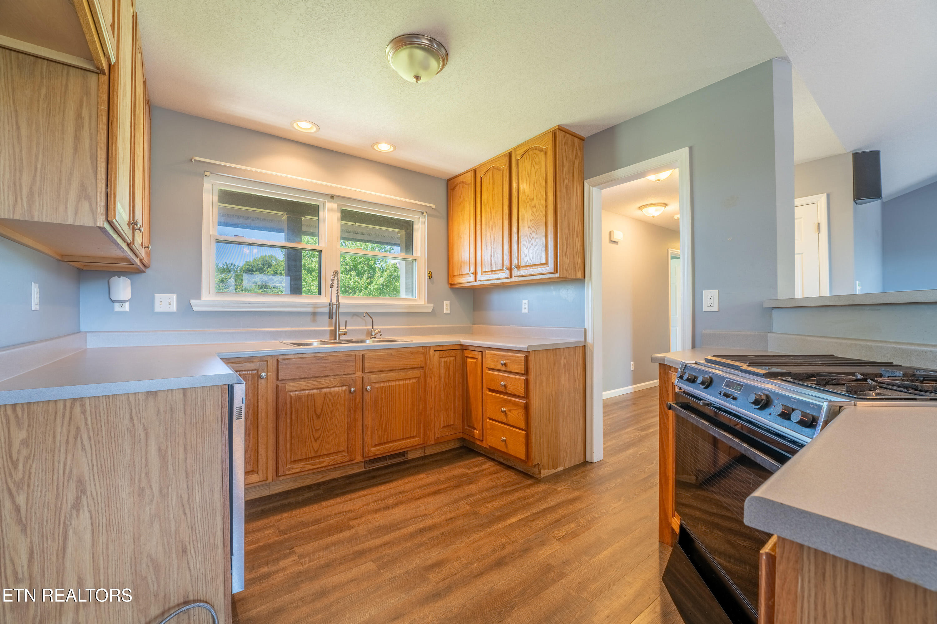 7702 Old Clinton Pike Powell, TN 37849 - Photo 6 of 46 5