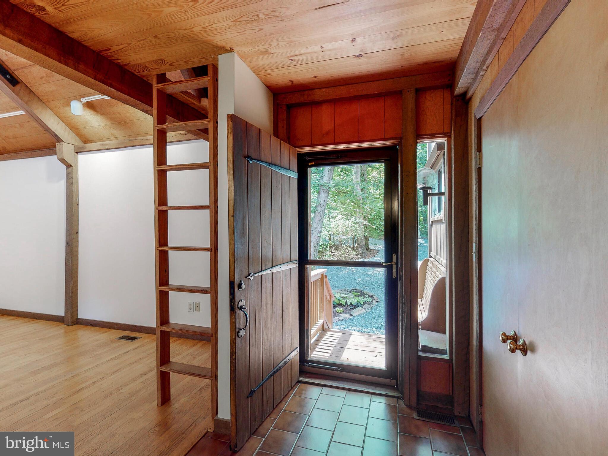 3107 Cabin Run Road Woodbine, MD 21797 - Photo 4 of 50 Inviting Entry Foyer