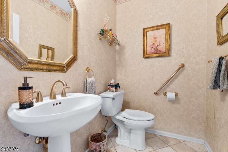 38 Canterbury Road Denville, NJ 07834 - Photo 12 of 36