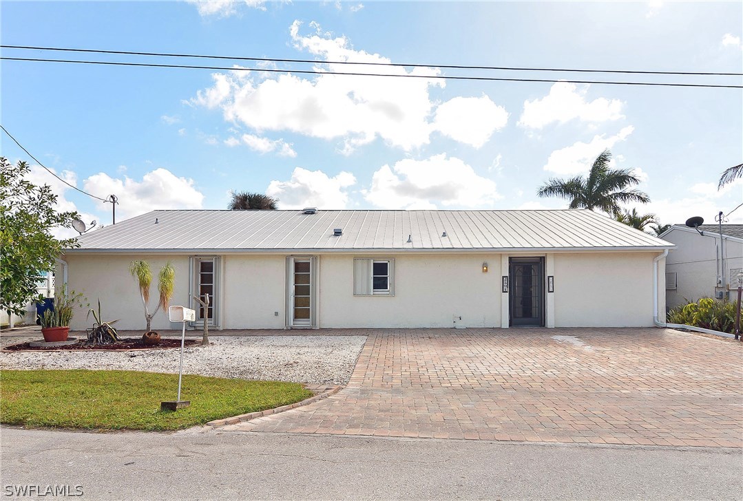 2591 Bridgeview Street Matlacha, FL 33993 - Photo 2 of 22 Gallery Image 2