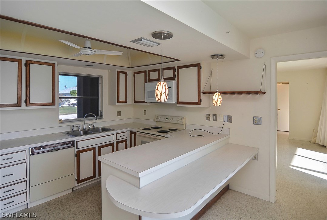 2591 Bridgeview Street Matlacha, FL 33993 - Photo 10 of 22 Gallery Image 10